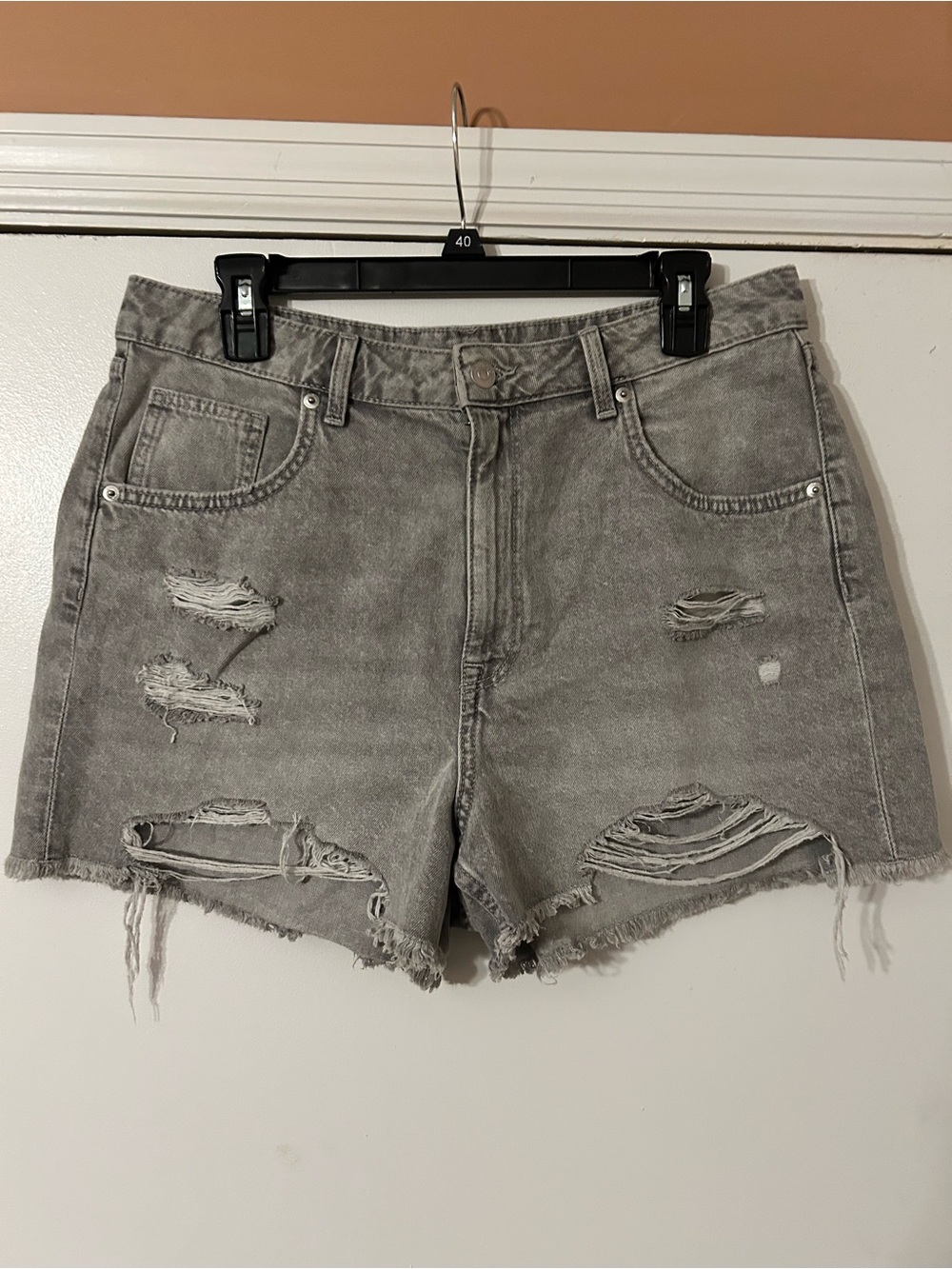 H&M Divided Distressed Gray Denim Shorts – Size 12